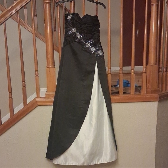 Jump Strapless Black and White Dress - Picture 1 of 4